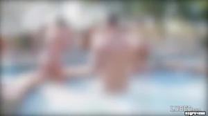 Три худые бляди зависли с мажором в бассейне - скриншот #9