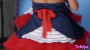 Лесби в униформе морячек занимаются сексом после эротической съемки - скриншот #11