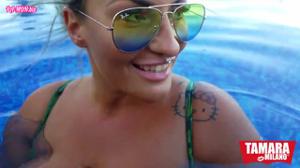 Сочная итальянка подрочила и проглотила сперму в бассейне - скриншот #13